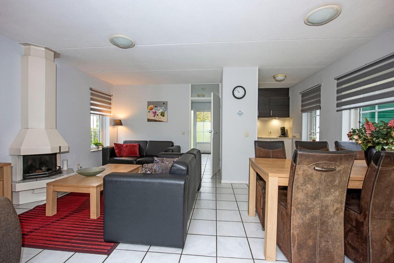 Bungalow - 6 Personen Gelegen In De Nabije Omgeving Van Avonturenpark Hellendoorn En De Prachtige Sallandse Heuvelrug En Eelerberg Luaran gambar