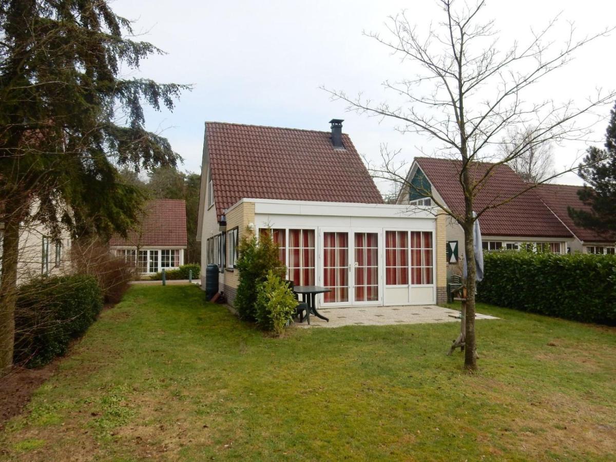 Bungalow - 6 Personen Gelegen In De Nabije Omgeving Van Avonturenpark Hellendoorn En De Prachtige Sallandse Heuvelrug En Eelerberg Luaran gambar