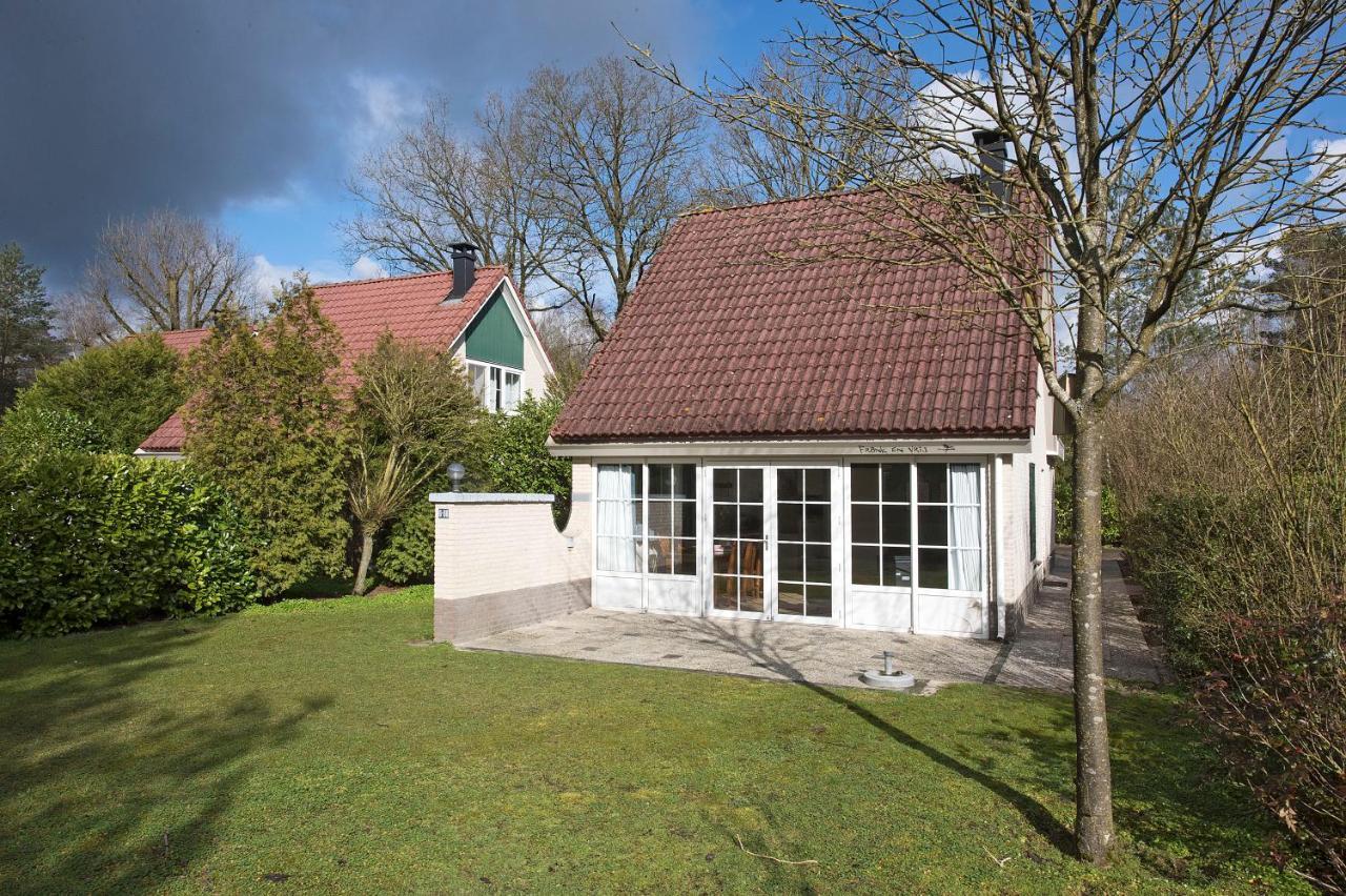 Bungalow - 6 Personen Gelegen In De Nabije Omgeving Van Avonturenpark Hellendoorn En De Prachtige Sallandse Heuvelrug En Eelerberg Luaran gambar