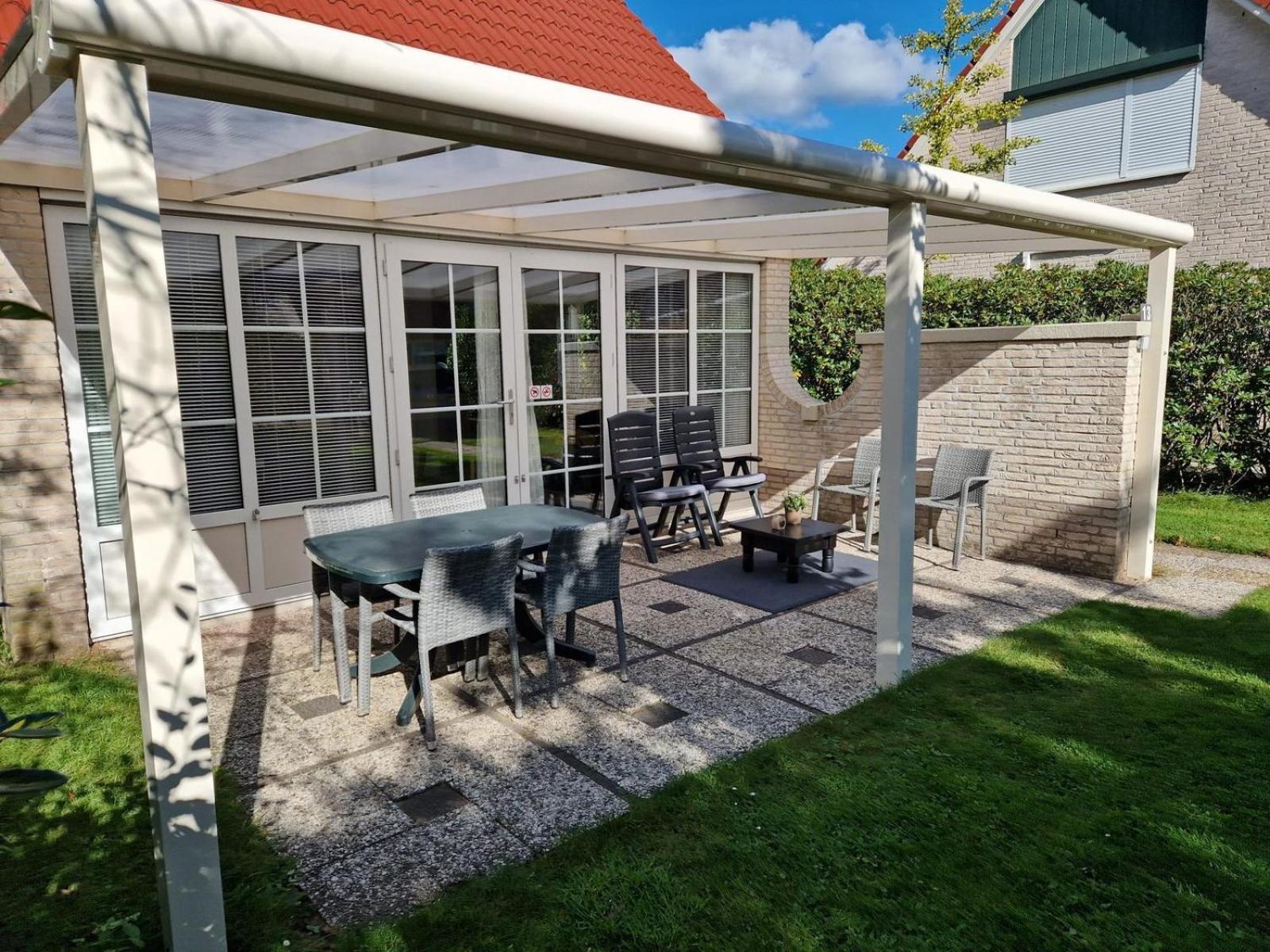 Bungalow - 6 Personen Gelegen In De Nabije Omgeving Van Avonturenpark Hellendoorn En De Prachtige Sallandse Heuvelrug En Eelerberg Luaran gambar