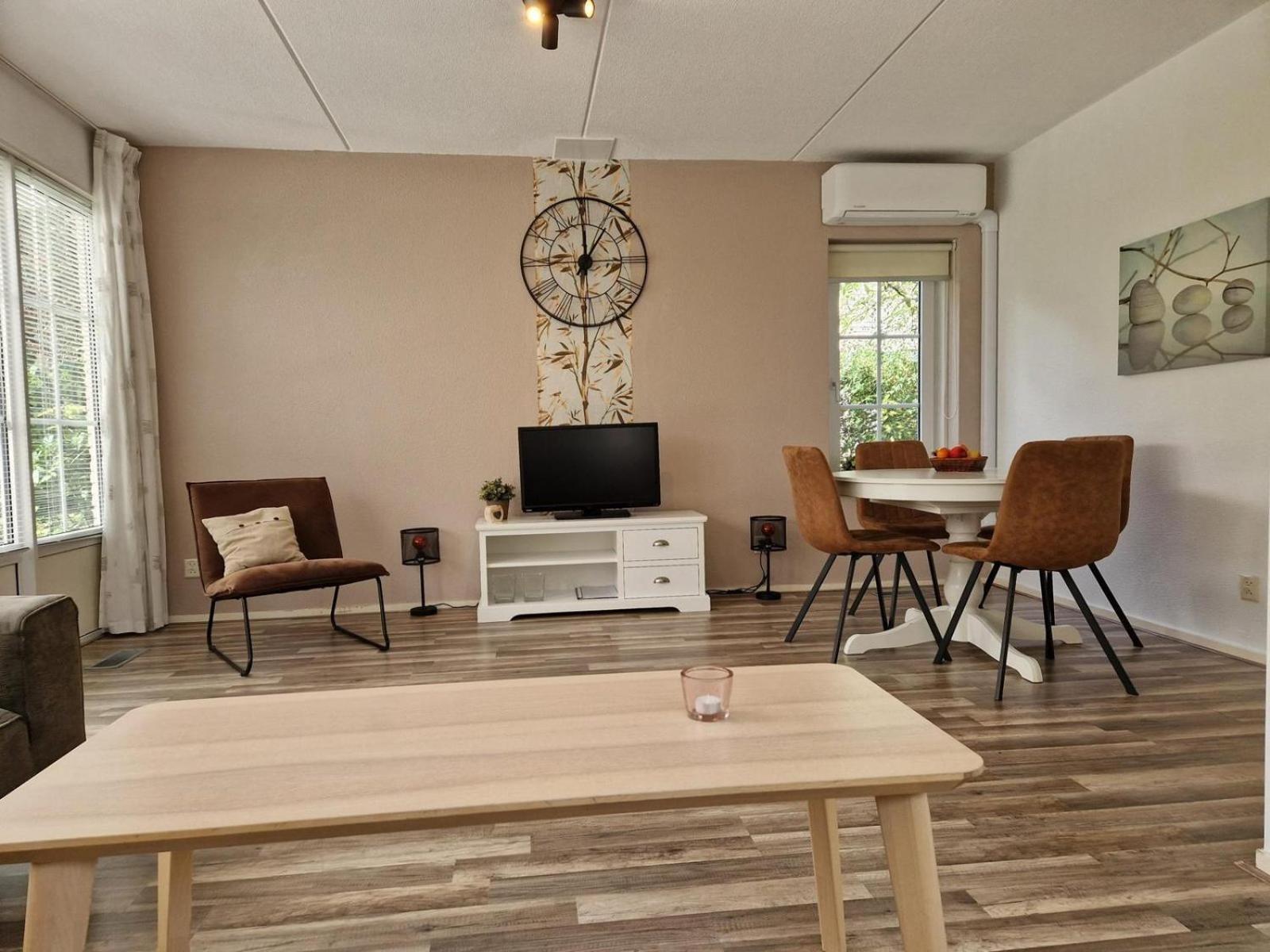 Bungalow - 6 Personen Gelegen In De Nabije Omgeving Van Avonturenpark Hellendoorn En De Prachtige Sallandse Heuvelrug En Eelerberg Luaran gambar