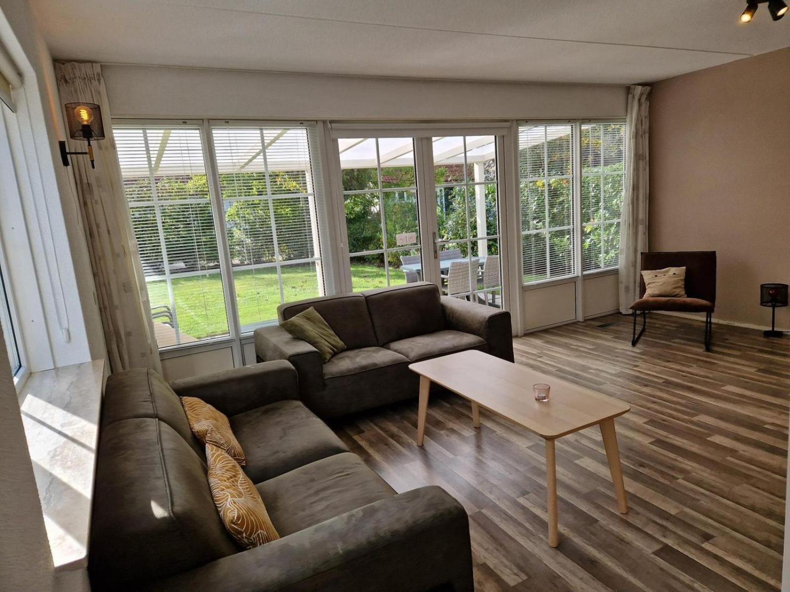 Bungalow - 6 Personen Gelegen In De Nabije Omgeving Van Avonturenpark Hellendoorn En De Prachtige Sallandse Heuvelrug En Eelerberg Luaran gambar