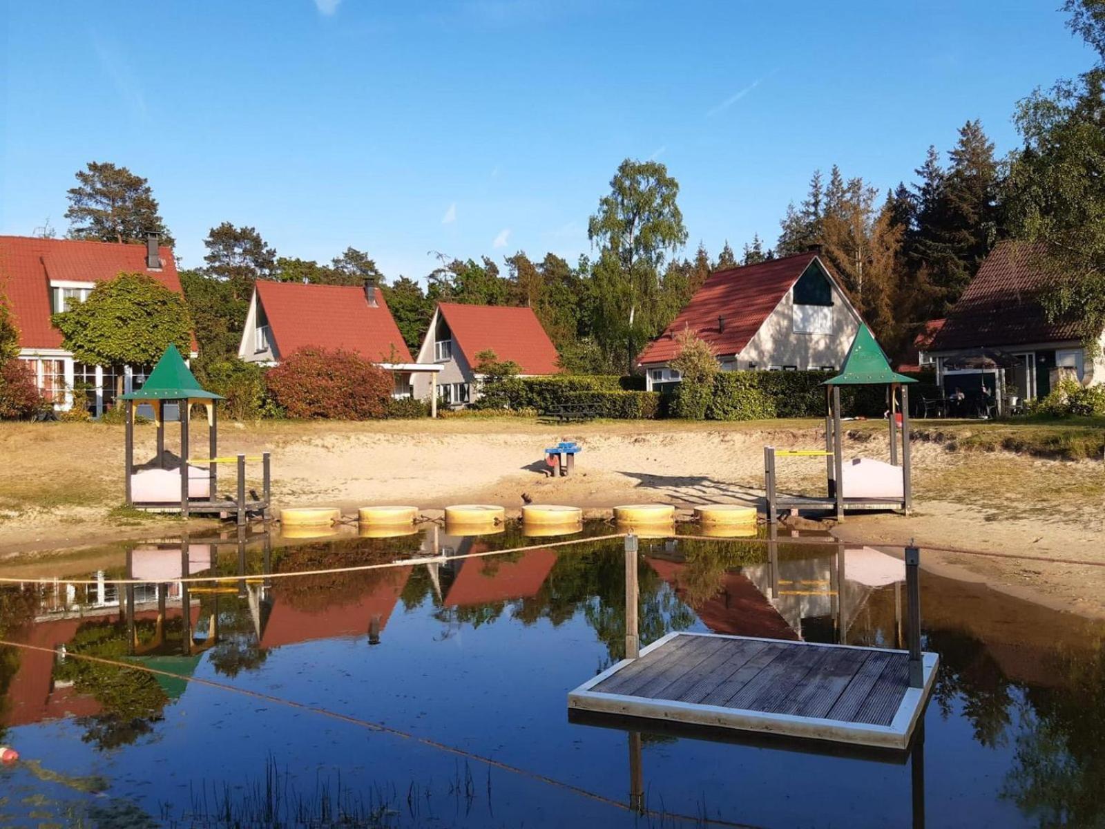Bungalow - 6 Personen Gelegen In De Nabije Omgeving Van Avonturenpark Hellendoorn En De Prachtige Sallandse Heuvelrug En Eelerberg Luaran gambar