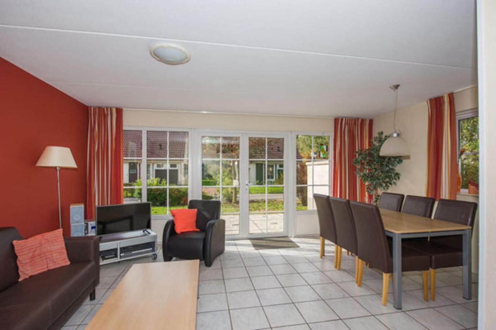 Bungalow - 6 Personen Gelegen In De Nabije Omgeving Van Avonturenpark Hellendoorn En De Prachtige Sallandse Heuvelrug En Eelerberg Luaran gambar