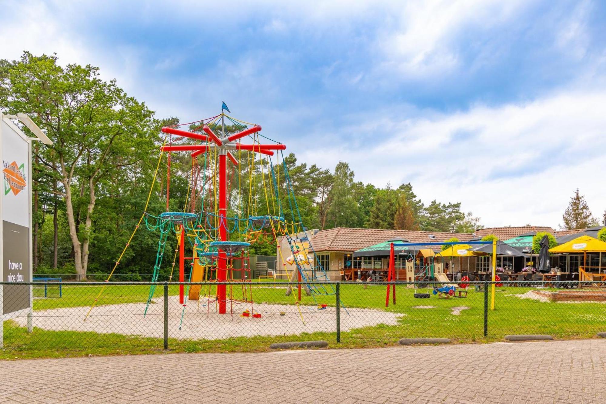 Bungalow - 6 Personen Gelegen In De Nabije Omgeving Van Avonturenpark Hellendoorn En De Prachtige Sallandse Heuvelrug En Eelerberg Luaran gambar