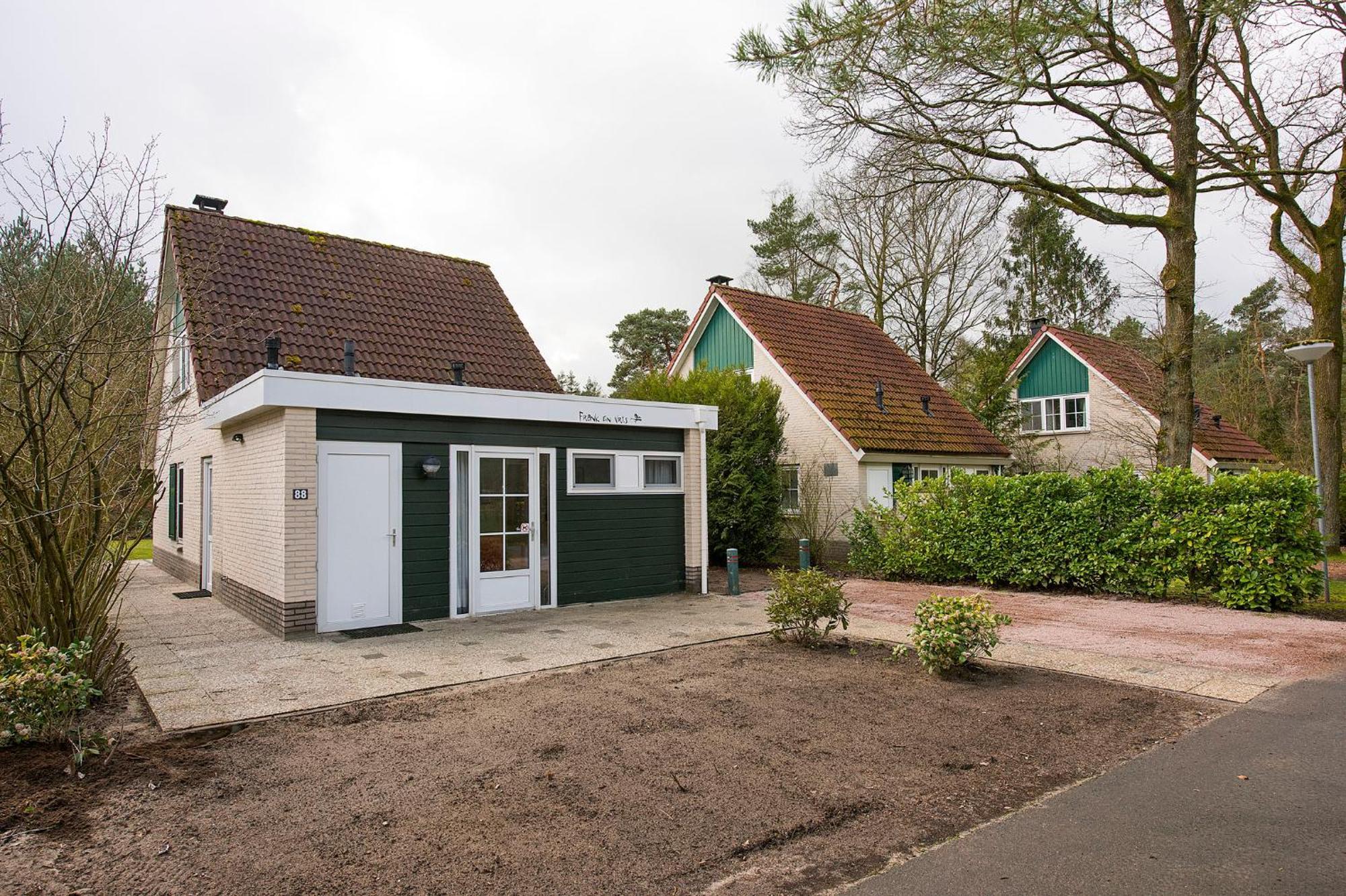 Bungalow - 6 Personen Gelegen In De Nabije Omgeving Van Avonturenpark Hellendoorn En De Prachtige Sallandse Heuvelrug En Eelerberg Luaran gambar